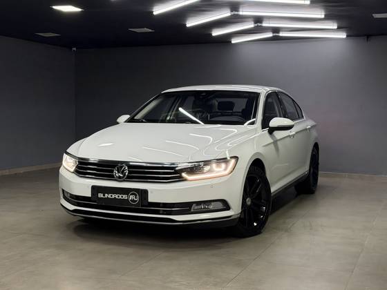 VOLKSWAGEN PASSAT 2.0 16V TSI BLUEMOTION GASOLINA HIGHLINE 4P DSG VOLKSWAGEN PASSAT 2.0 16V TSI BLUEMOTION GASOLINA HIGHLINE 4P DSG